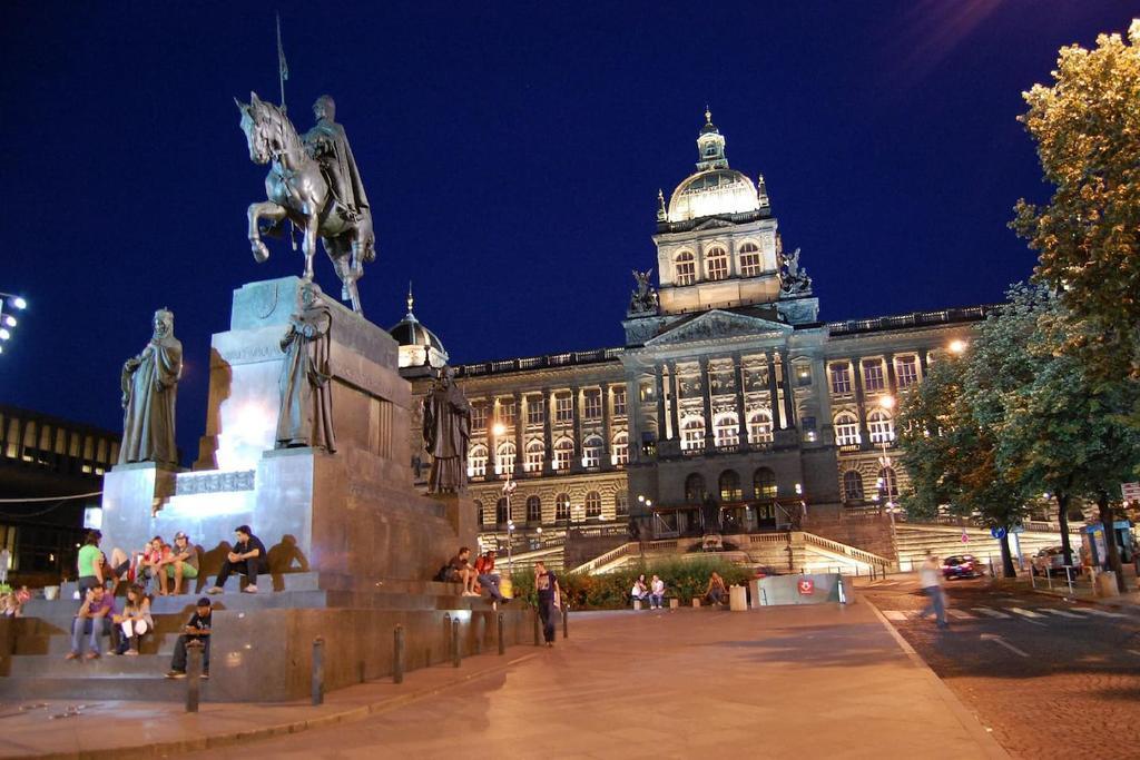 Prague Palace - Wenceslas Square Buitenkant foto